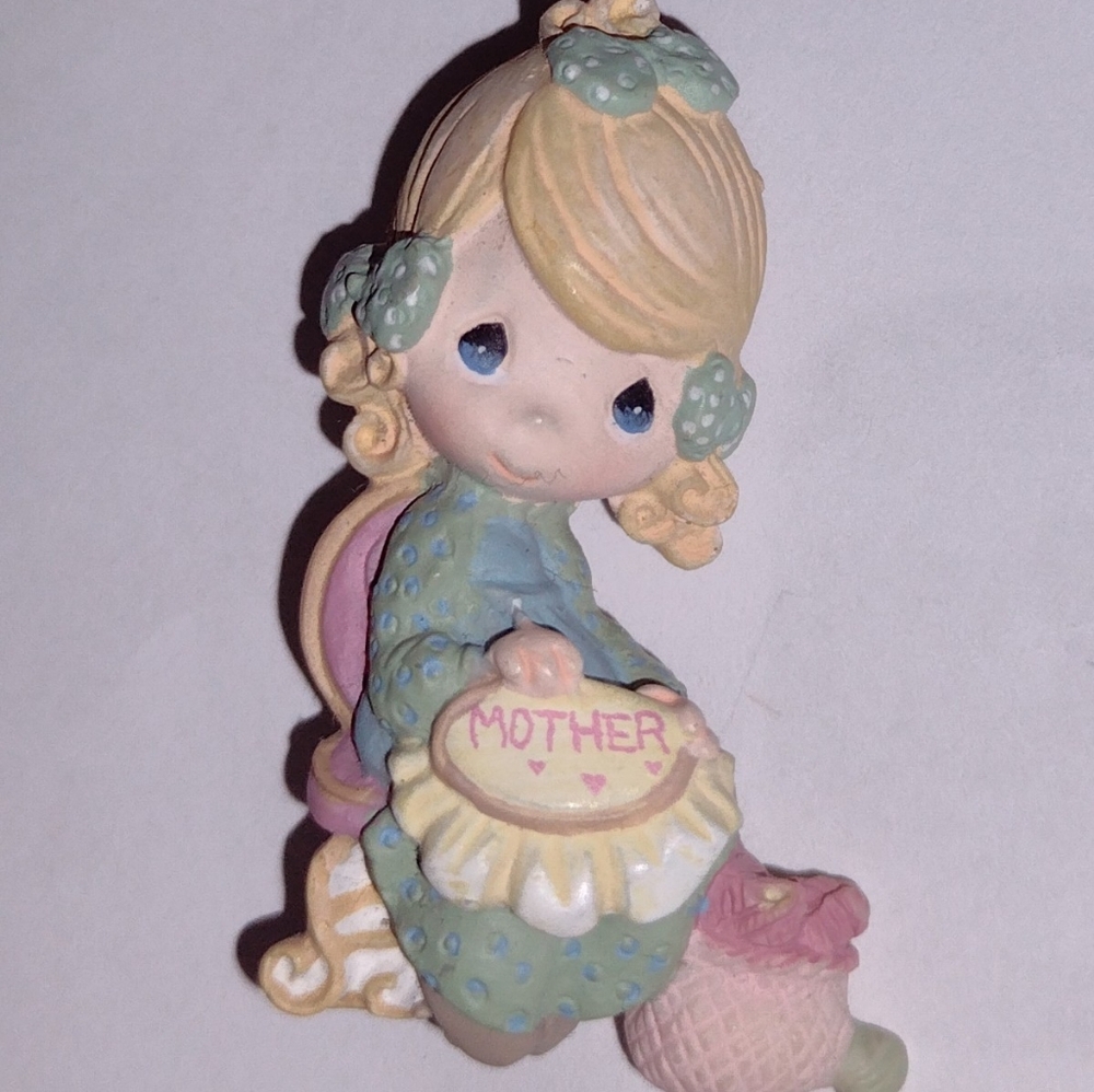 2000 Precious Moments resin MOTHER pin brooch - Picture 1 of 2